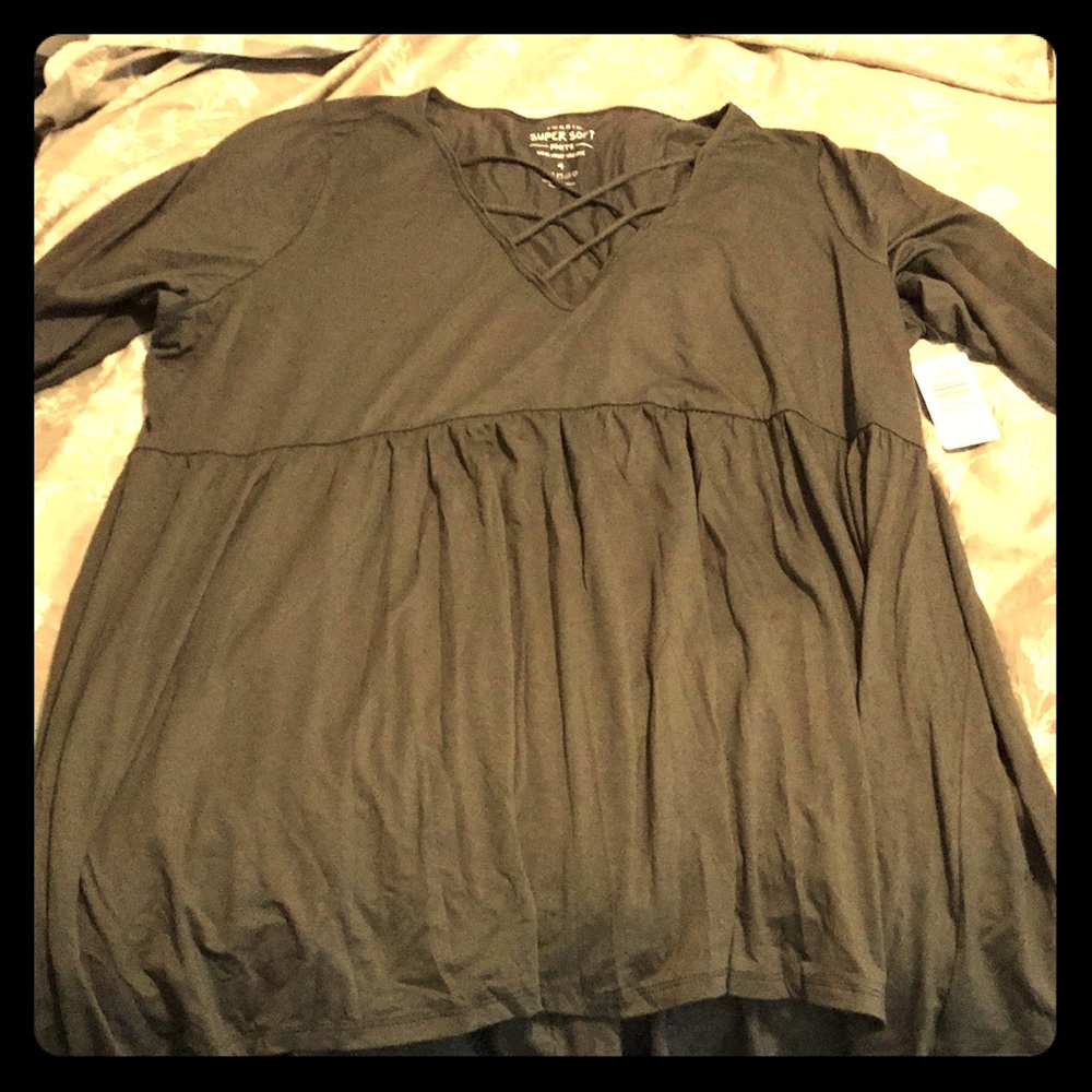 BRAND NEW!Forest green quarter sleeve tunic shirt